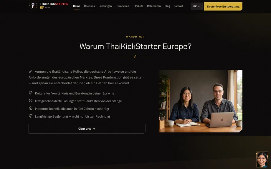 ThaiKickStarter Europe Dreisprachige Agenturplattform mit scrollgesteuertem Film – Drei Sprachen, gleichwertig (Desktop)